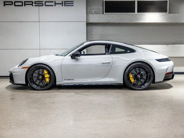 2025 Porsche 911 - Image 2 of 31