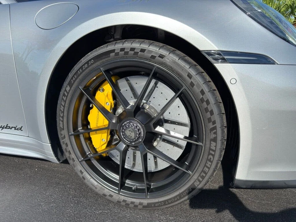 2025 Porsche 911 - Image 17 of 31