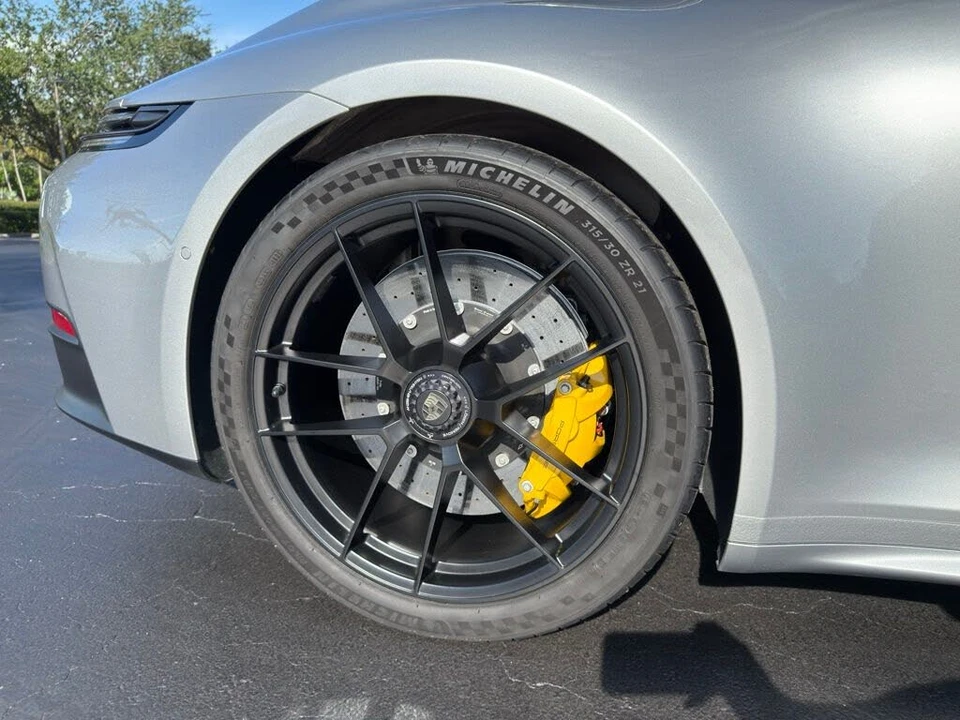 2025 Porsche 911 - Image 18 of 31