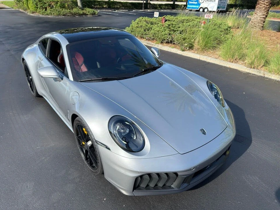 2025 Porsche 911 - Image 19 of 31