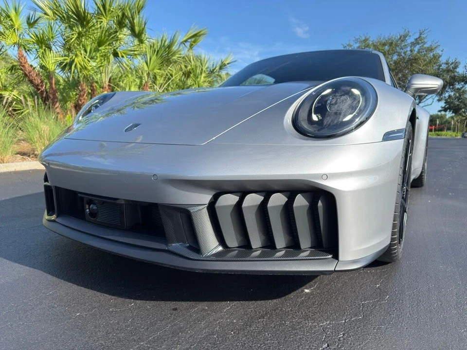 2025 Porsche 911 - Image 10 of 31