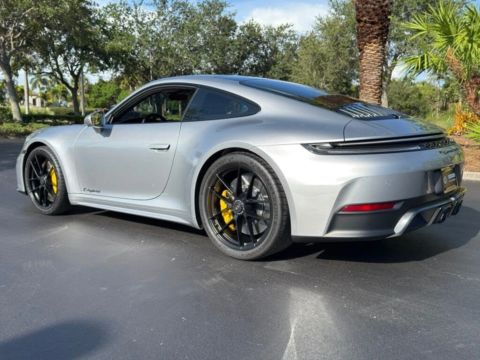 2025 Porsche 911 - Image 3 of 31