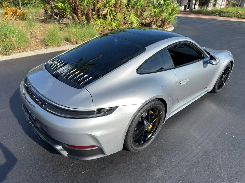 2025 Porsche 911 - Image 20 of 31