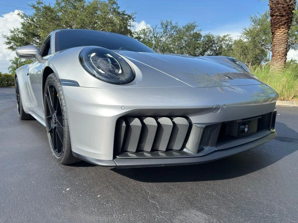 2025 Porsche 911 - Image 16 of 31