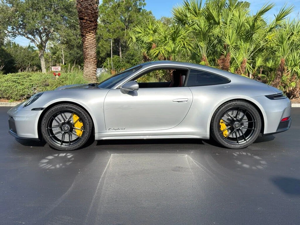 2025 Porsche 911 - Image 2 of 31