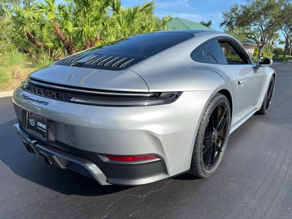 2025 Porsche 911 - Image 13 of 31