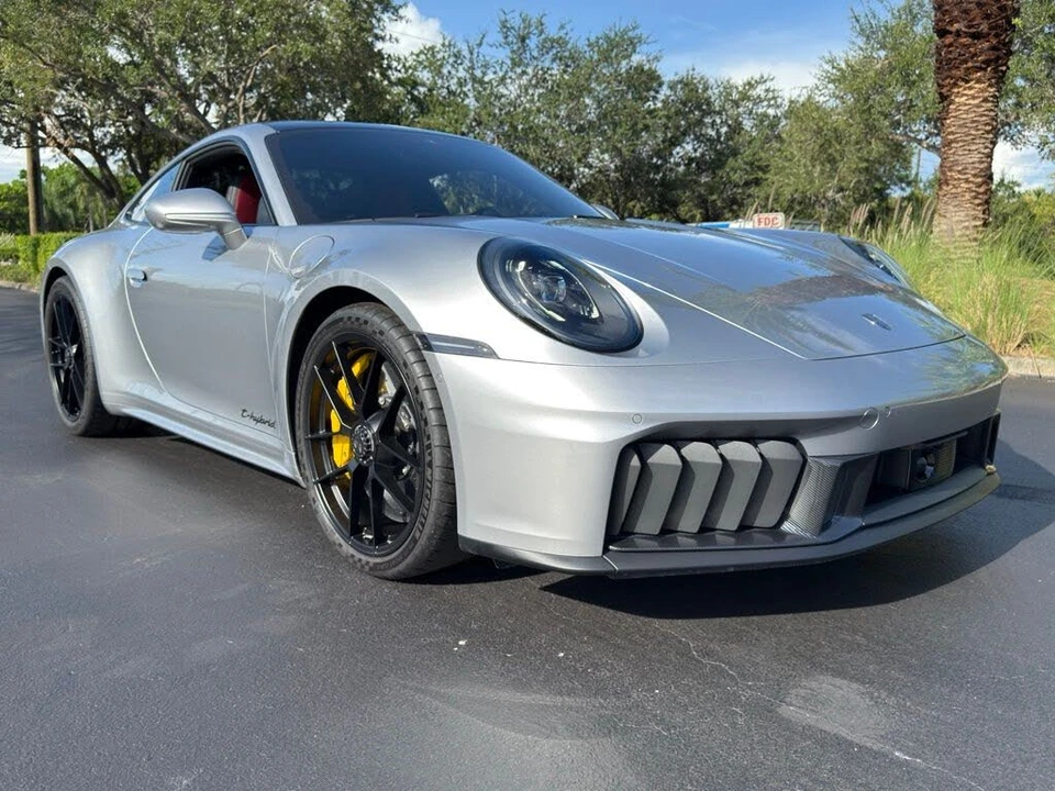 2025 Porsche 911 - Image 15 of 31