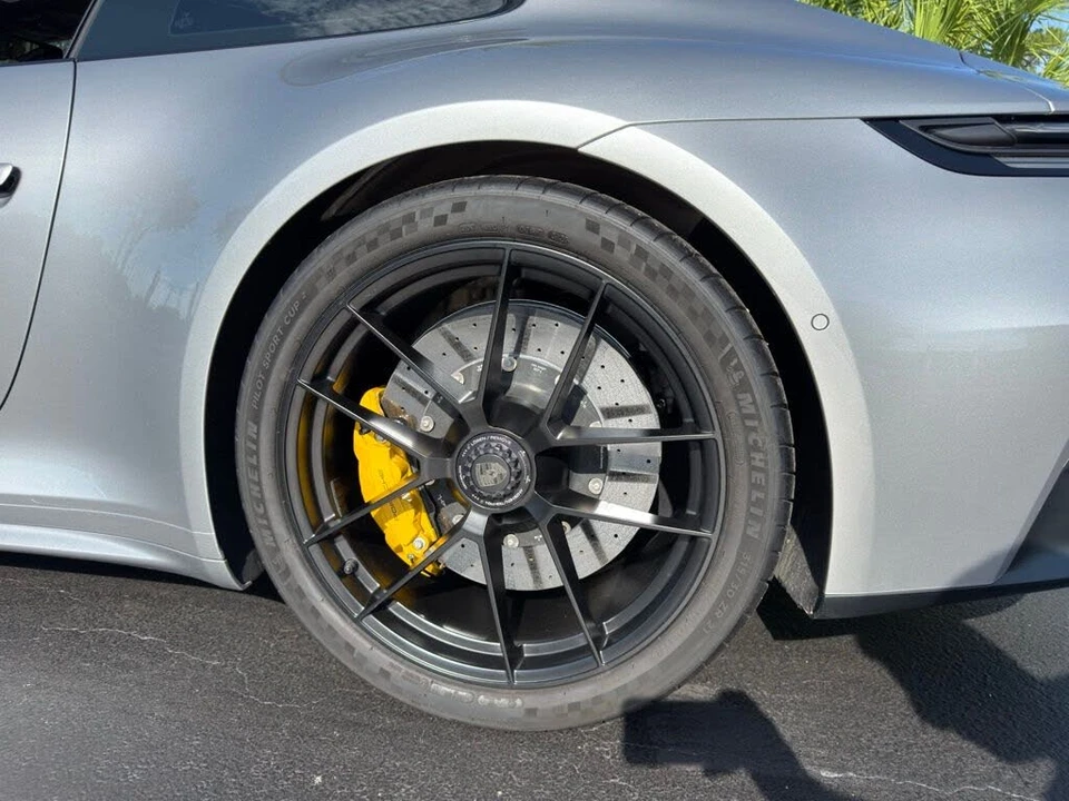 2025 Porsche 911 - Image 8 of 31