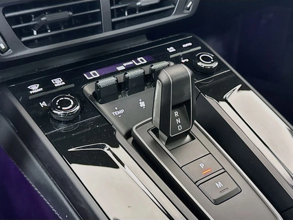 2025 Porsche 911 - Image 20 of 29