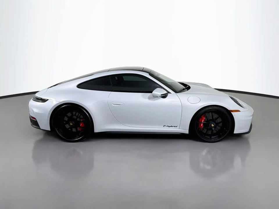 2025 Porsche 911 - Image 8 of 29