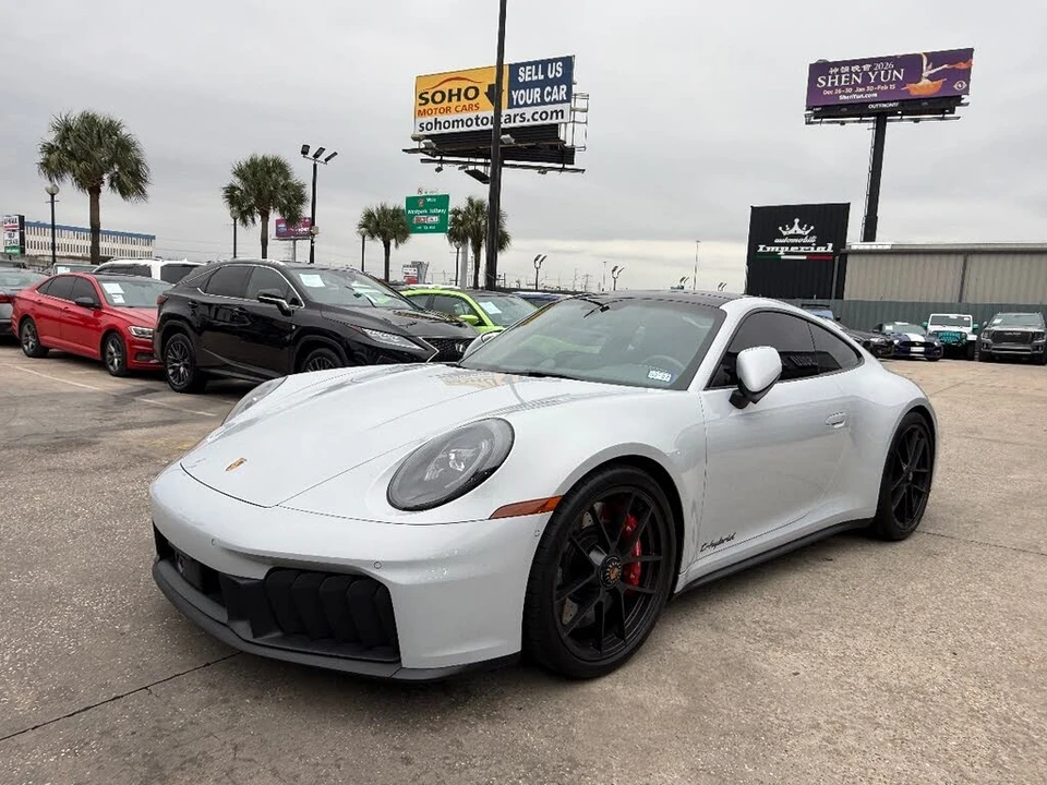 2025 Porsche 992 Carrera GTS - Image 7 of 31