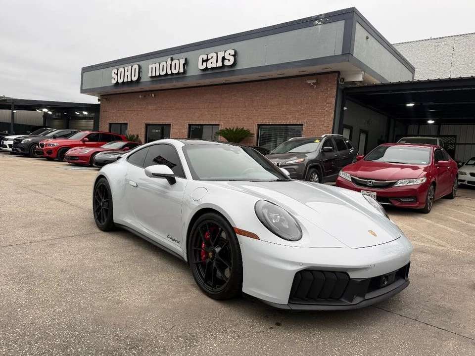 2025 Porsche 992 Carrera GTS - Image 3 of 31