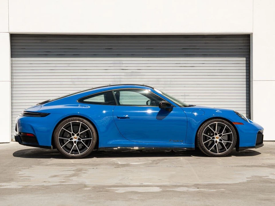 2025 Porsche 992 Carrera GTS - Image 28 of 31