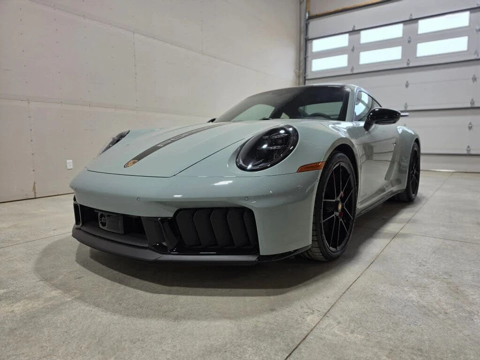 2025 Porsche 911 - Image 18 of 31