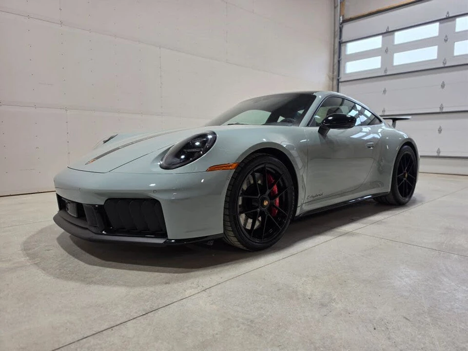 2025 Porsche 911 - Image 17 of 31