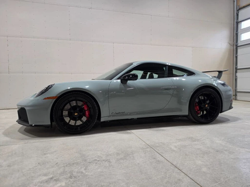 2025 Porsche 911 - Image 15 of 31