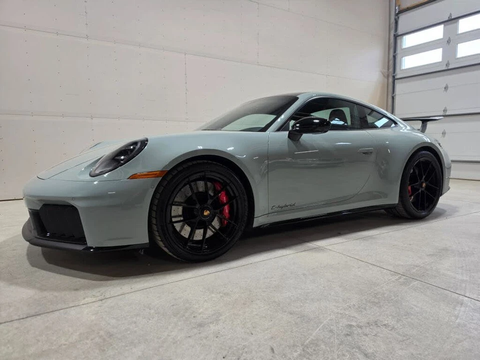 2025 Porsche 911 - Image 16 of 31