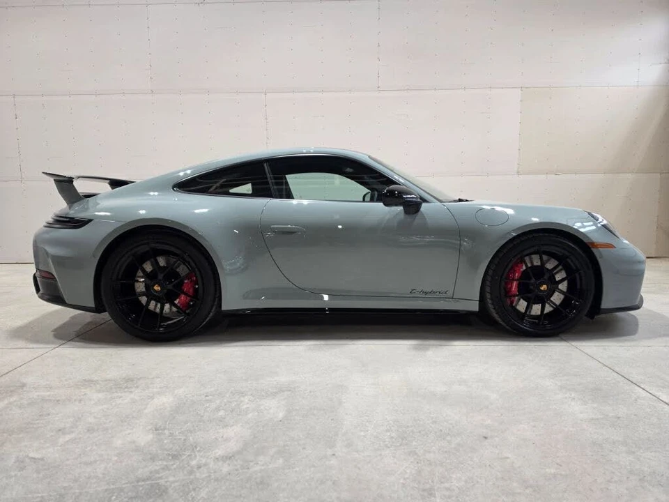 2025 Porsche 911 - Image 3 of 31