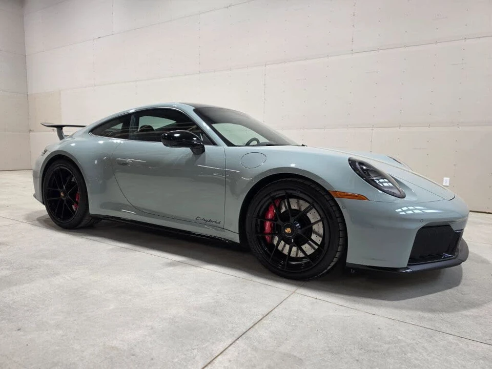 2025 Porsche 911 - Image 2 of 31