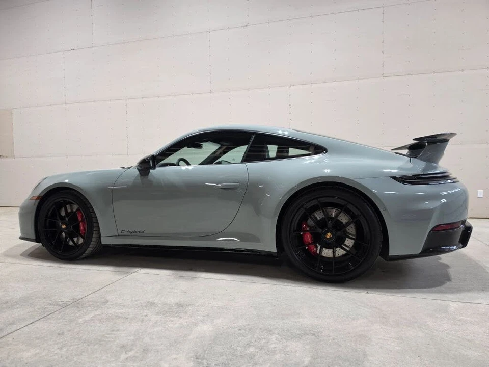 2025 Porsche 911 - Image 13 of 31