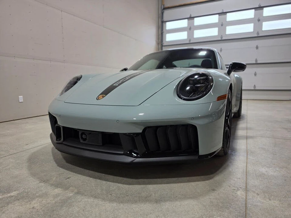 2025 Porsche 911 - Image 19 of 31
