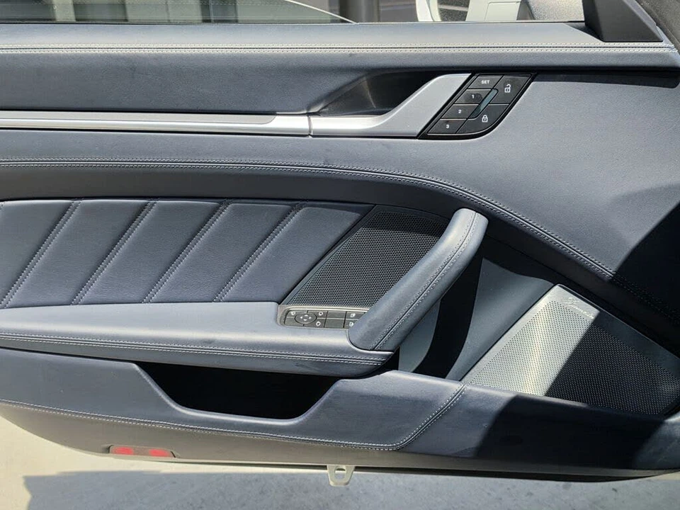 2025 Porsche 911 - Image 13 of 31