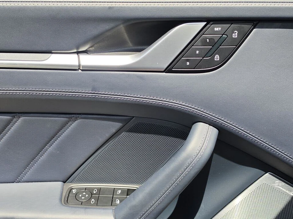 2025 Porsche 911 - Image 14 of 31
