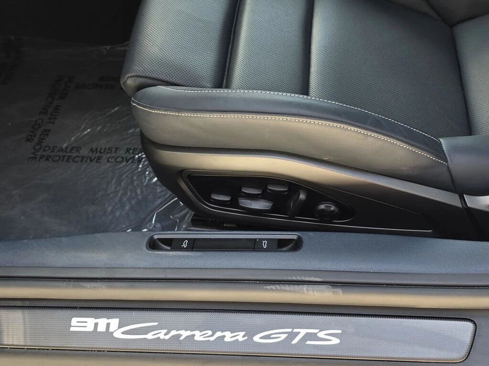 2025 Porsche 911 - Image 16 of 31