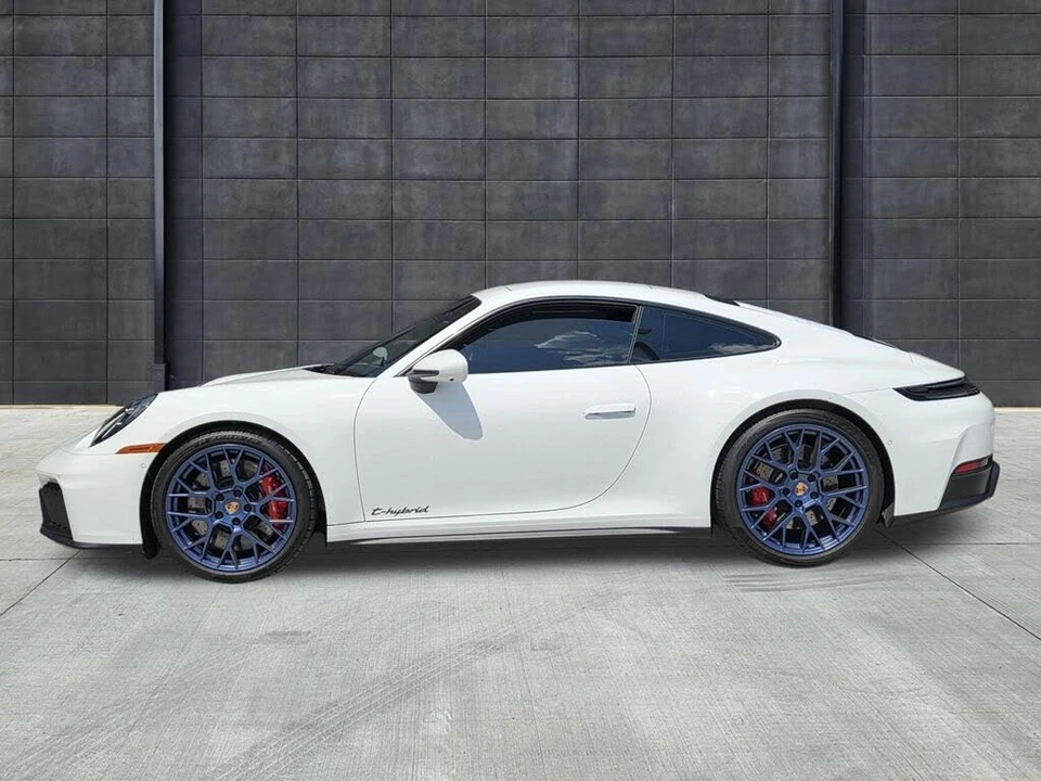 2025 Porsche 911 - Image 2 of 31