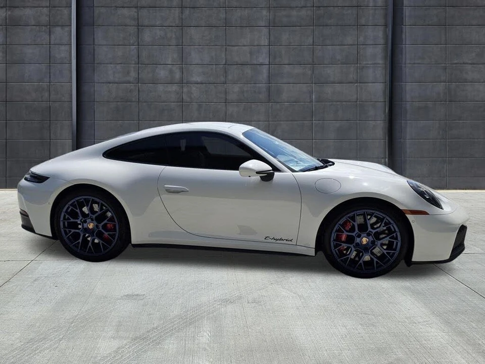 2025 Porsche 911 - Image 7 of 31