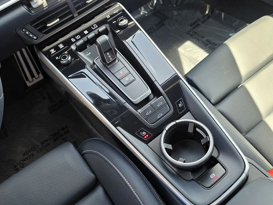 2025 Porsche 911 - Image 24 of 31