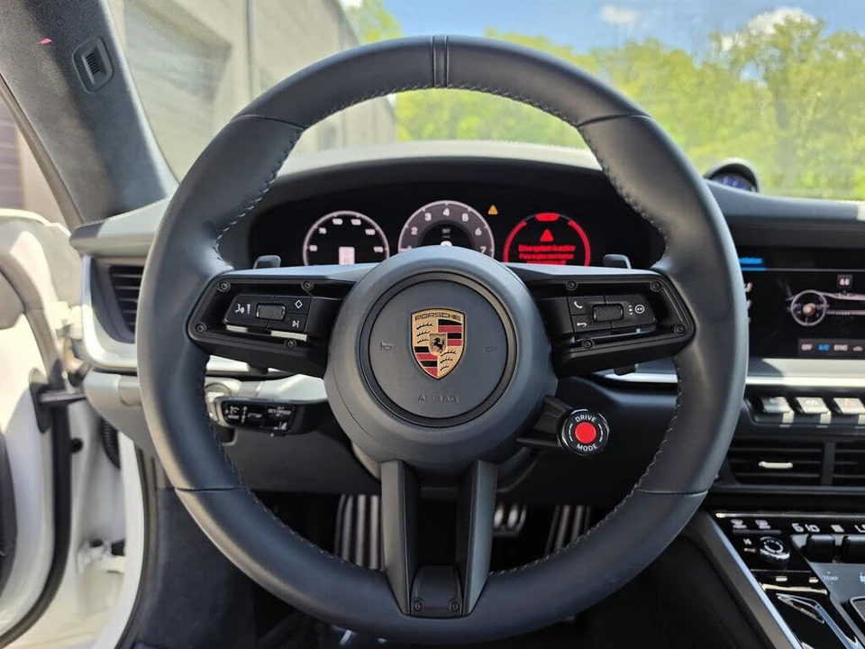 2025 Porsche 911 - Image 28 of 31