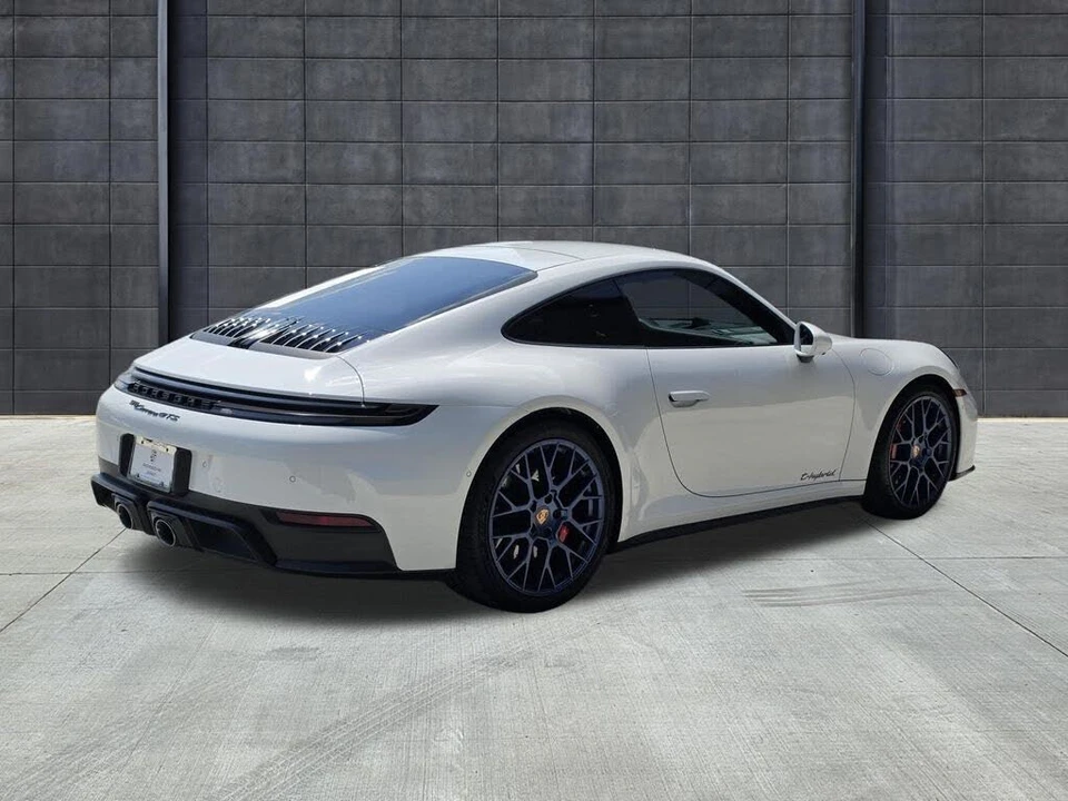 2025 Porsche 911 - Image 8 of 31