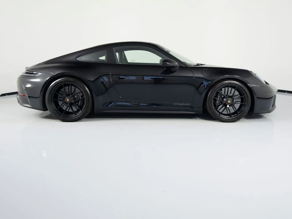 2025 Porsche 911 - Image 11 of 31
