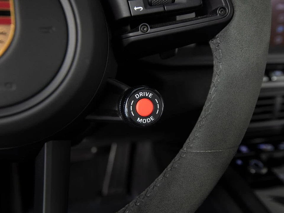 2025 Porsche 911 - Image 25 of 31
