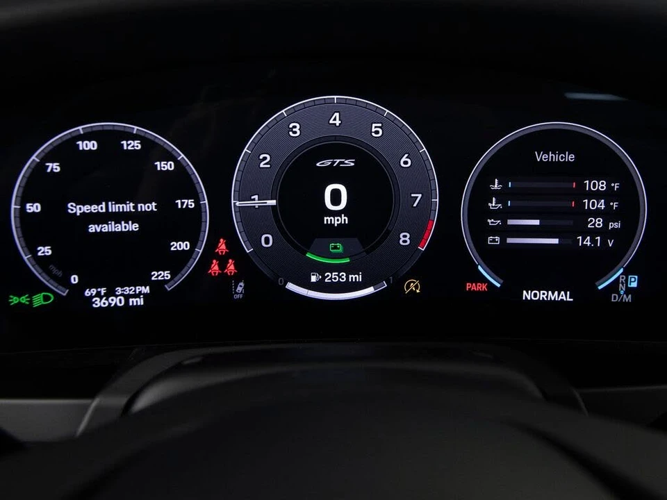 2025 Porsche 911 - Image 24 of 31
