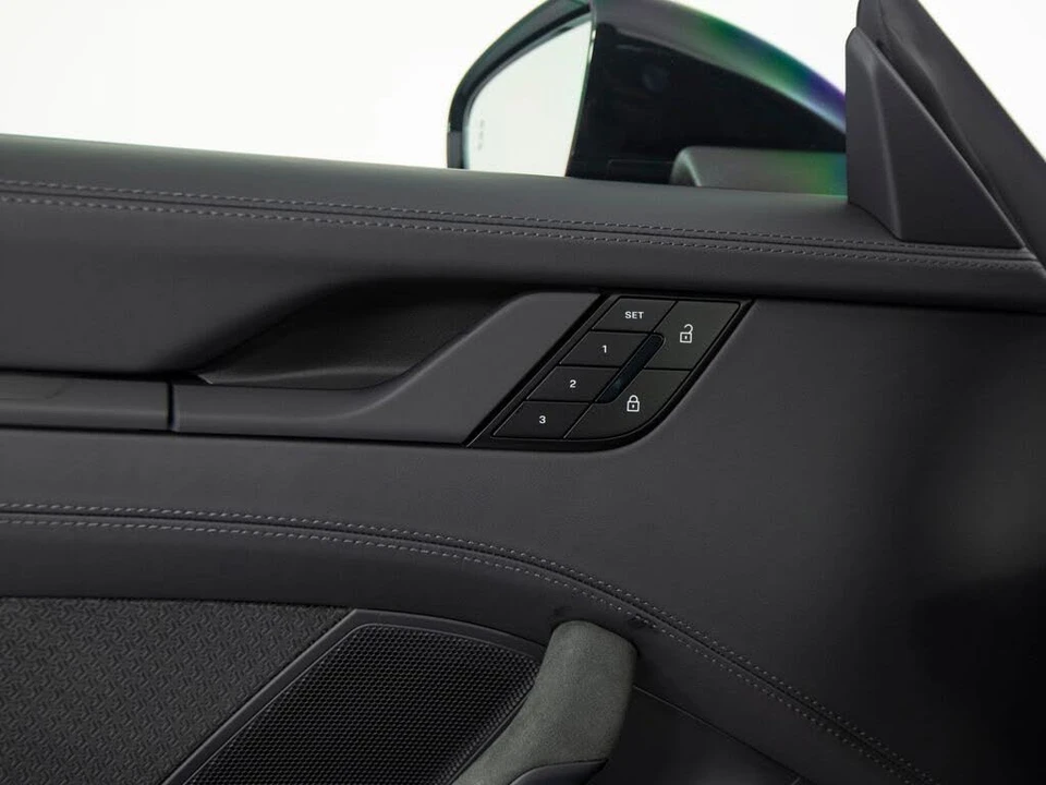 2025 Porsche 911 - Image 20 of 31