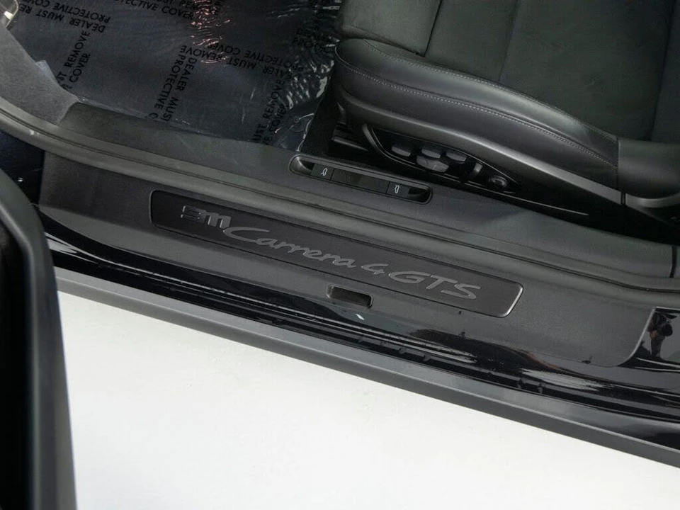 2025 Porsche 911 - Image 23 of 31