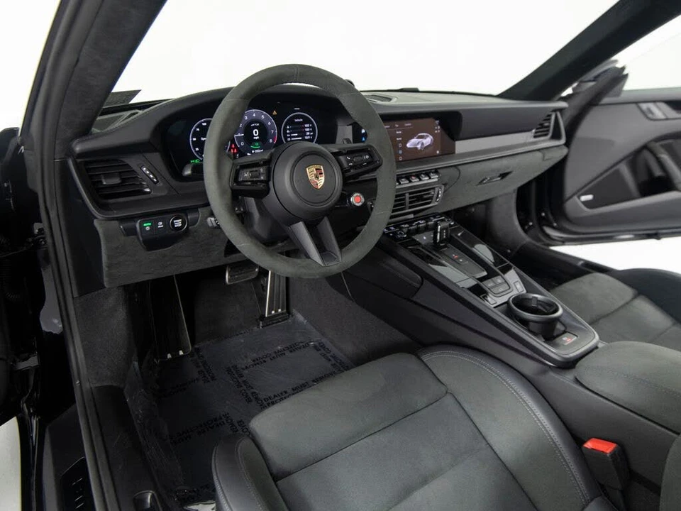 2025 Porsche 911 - Image 4 of 31