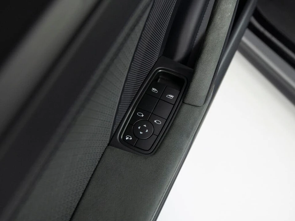 2025 Porsche 911 - Image 21 of 31