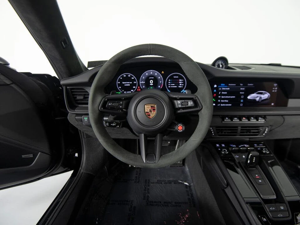 2025 Porsche 911 - Image 18 of 31