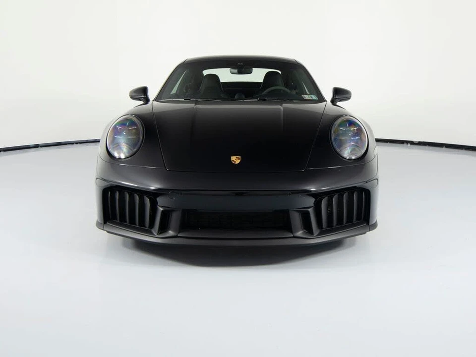 2025 Porsche 911 - Image 13 of 31