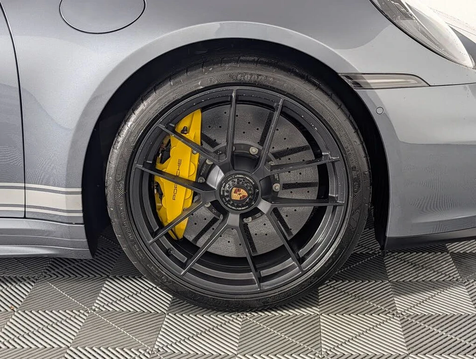 2025 Porsche 992 Carrera GTS - Image 14 of 31