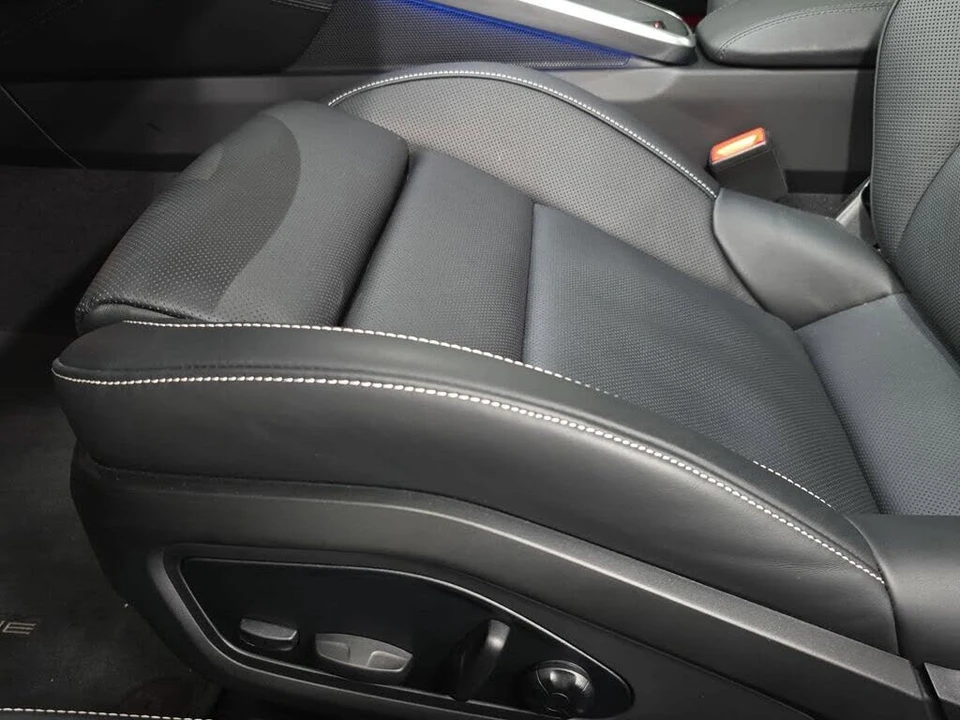 2025 Porsche 992 Carrera GTS - Image 25 of 31
