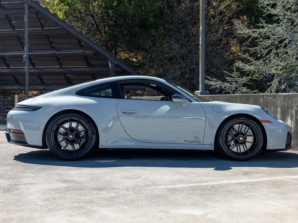 2025 Porsche 992 Carrera GTS - Image 12 of 31