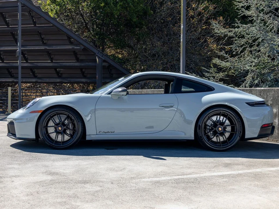 2025 Porsche 992 Carrera GTS - Image 2 of 31