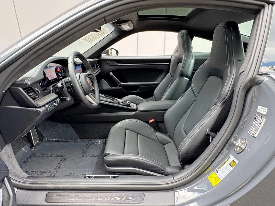 2025 Porsche 911 - Image 16 of 31