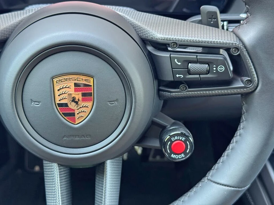 2025 Porsche 911 - Image 22 of 31
