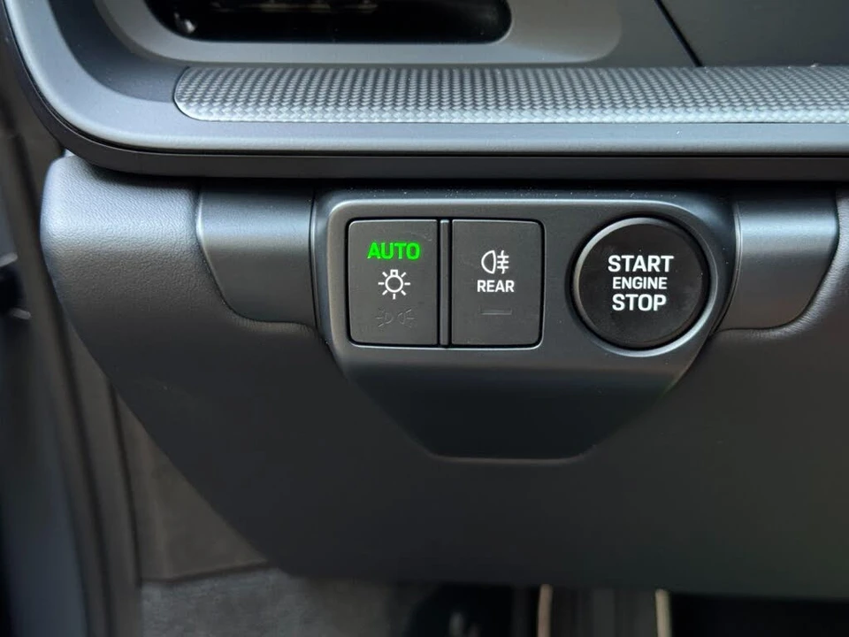 2025 Porsche 911 - Image 18 of 31