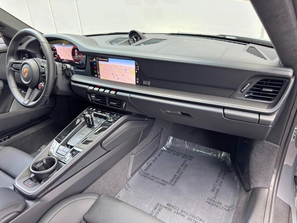2025 Porsche 911 - Image 14 of 31